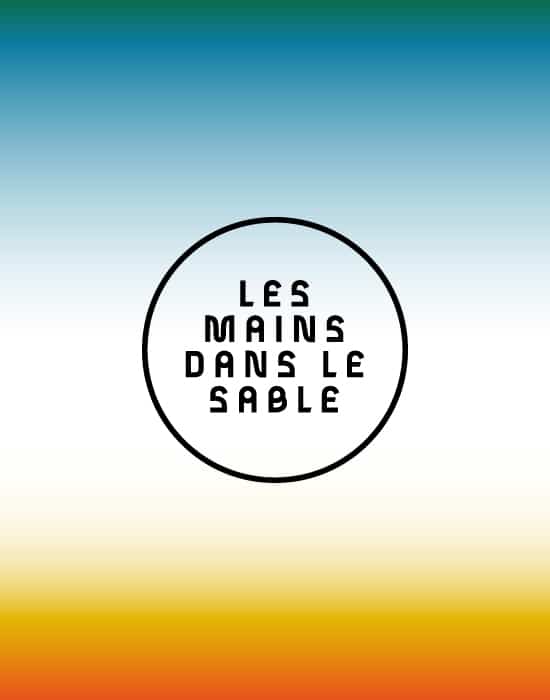 Les Mains dans le Sable